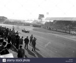 1953-international-trophy-lance-macklin-hwm-wins-chequered-flag-H8TAPH.jpg