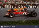 1969-jochen-rindt-lotus-49-2-denny-hulme-mclaren-m7a-monza-italien-gp-starten-raster-italien-hkxywd.jpg