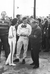 Sally im Overall mit Jim Clark.jpg