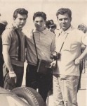 LOS-HERMANOS-RODRIGUEZ-Y-ETTORE-CHIMERI-EN-SEBRING-1959-Foto-Fulvio-Archivo-Estrada-Sassi.jpg