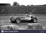 juan-manuel-fangio-driving-an-alfa-romeo-158-alfetta-in-the-international-DGD7CG.jpg